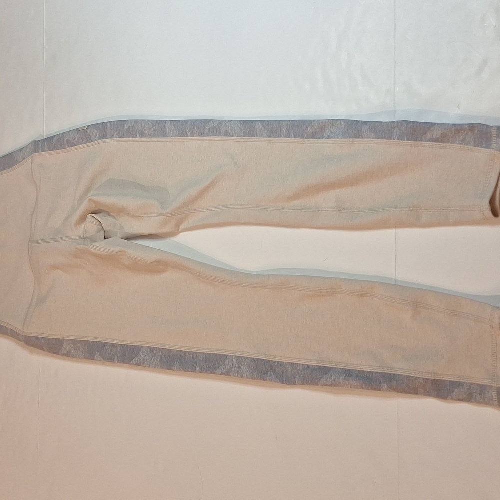 #663 Vuori Aspire Elevation Cream And Gray Camo Size S B1491